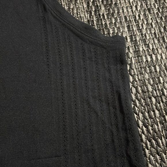 Lululemon cropped tank - Picture 4 of 6